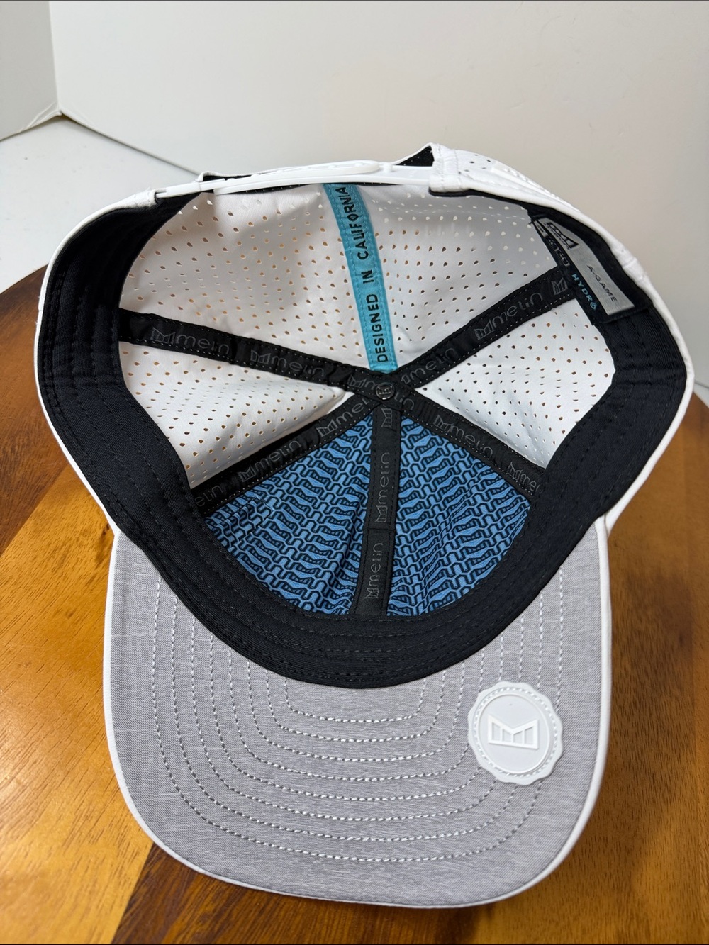Melin white A-Game Hydro hat, clean, size SM - Picture 5 of 8